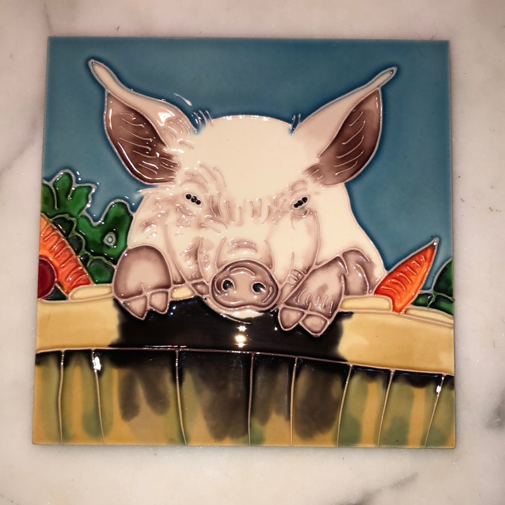 Pig tile